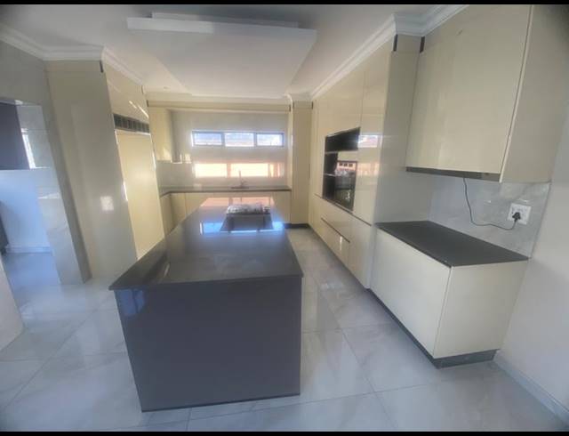4 BEDROOM HOUSE FOR SALE IN AERORAND